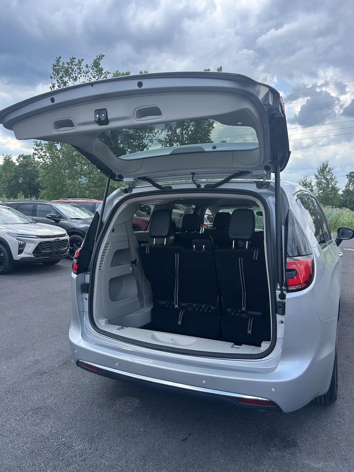 2024 Chrysler Pacifica Touring L
