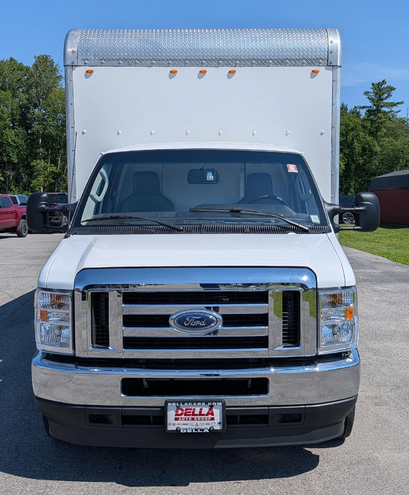 2025 Ford E-Series Cutaway E-350
