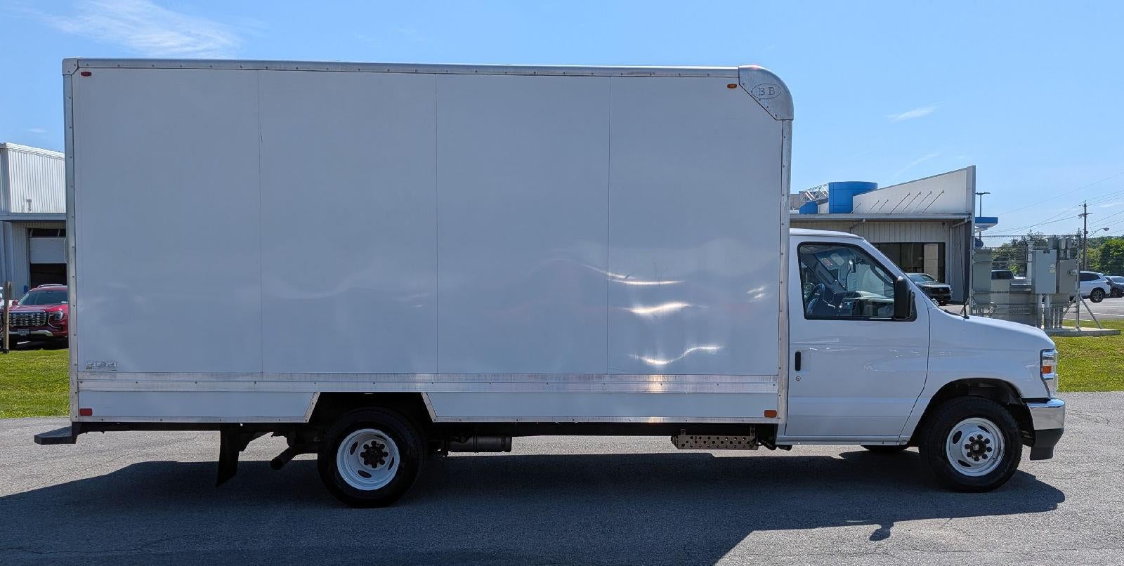 2025 Ford E-Series Cutaway E-350