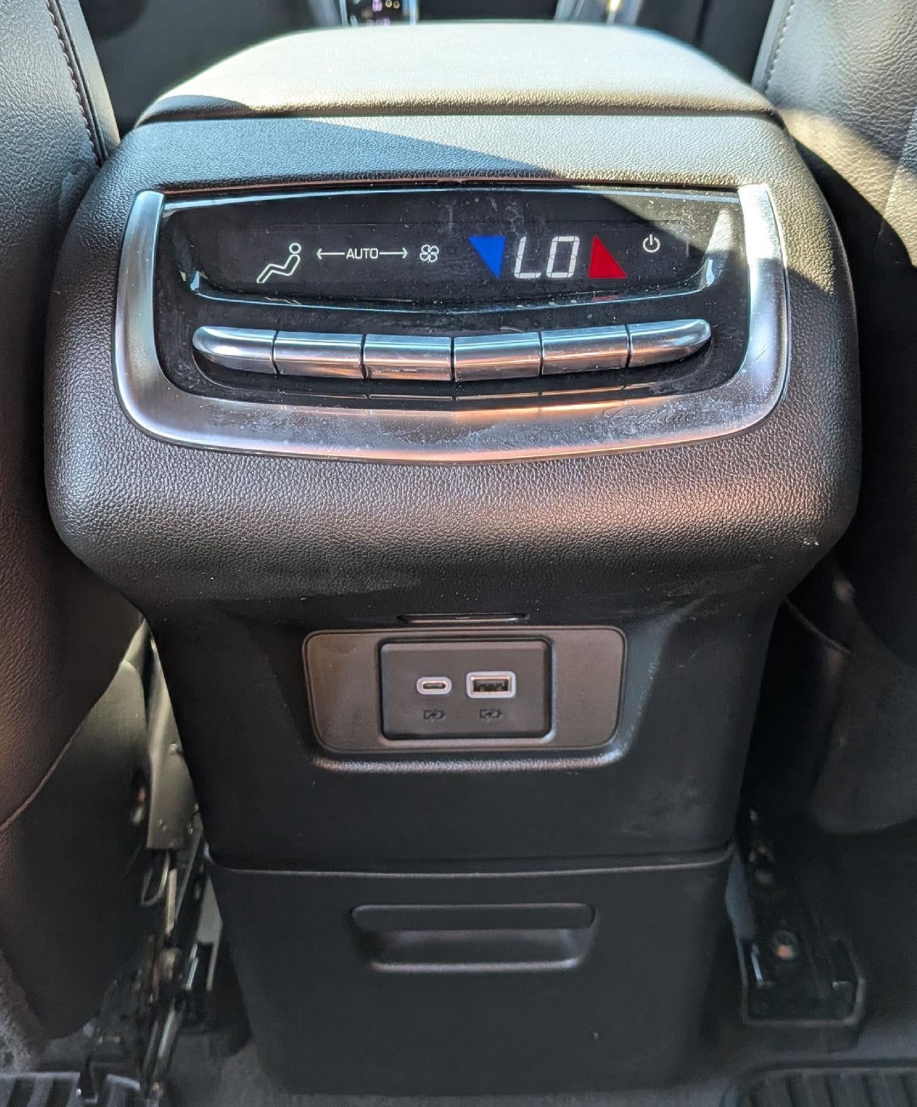 2024 Cadillac XT6 Luxury