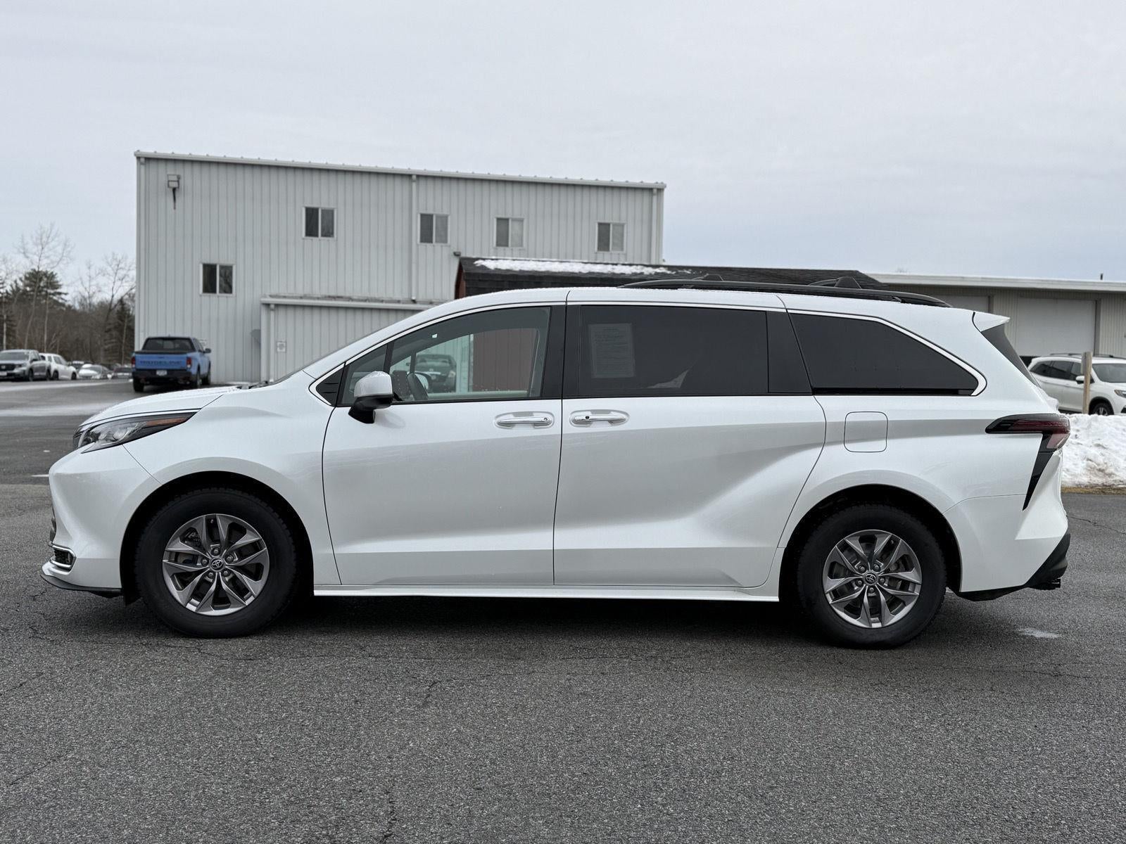 2023 Toyota Sienna XLE