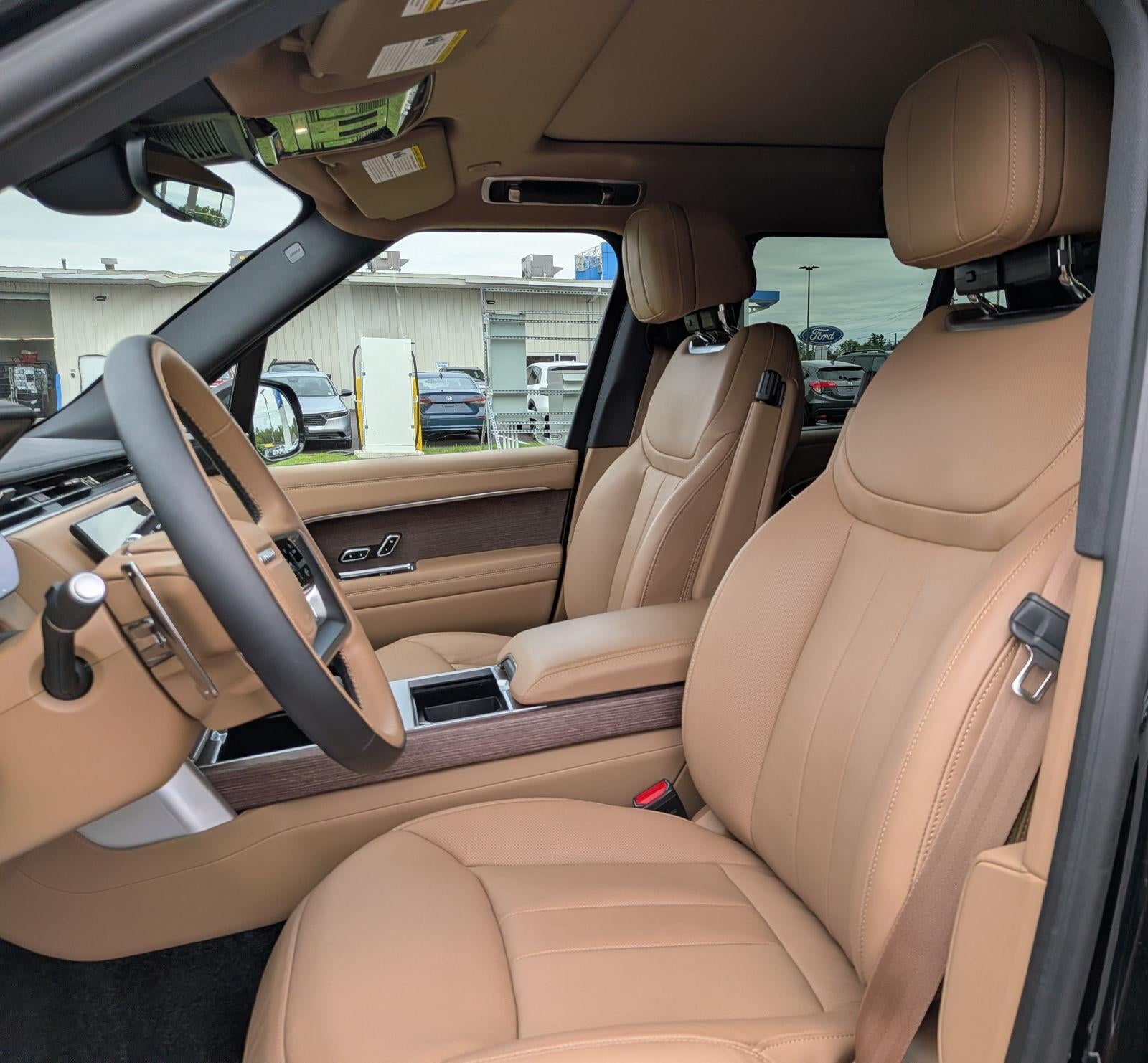 2025 Land Rover Range Rover P400 SE