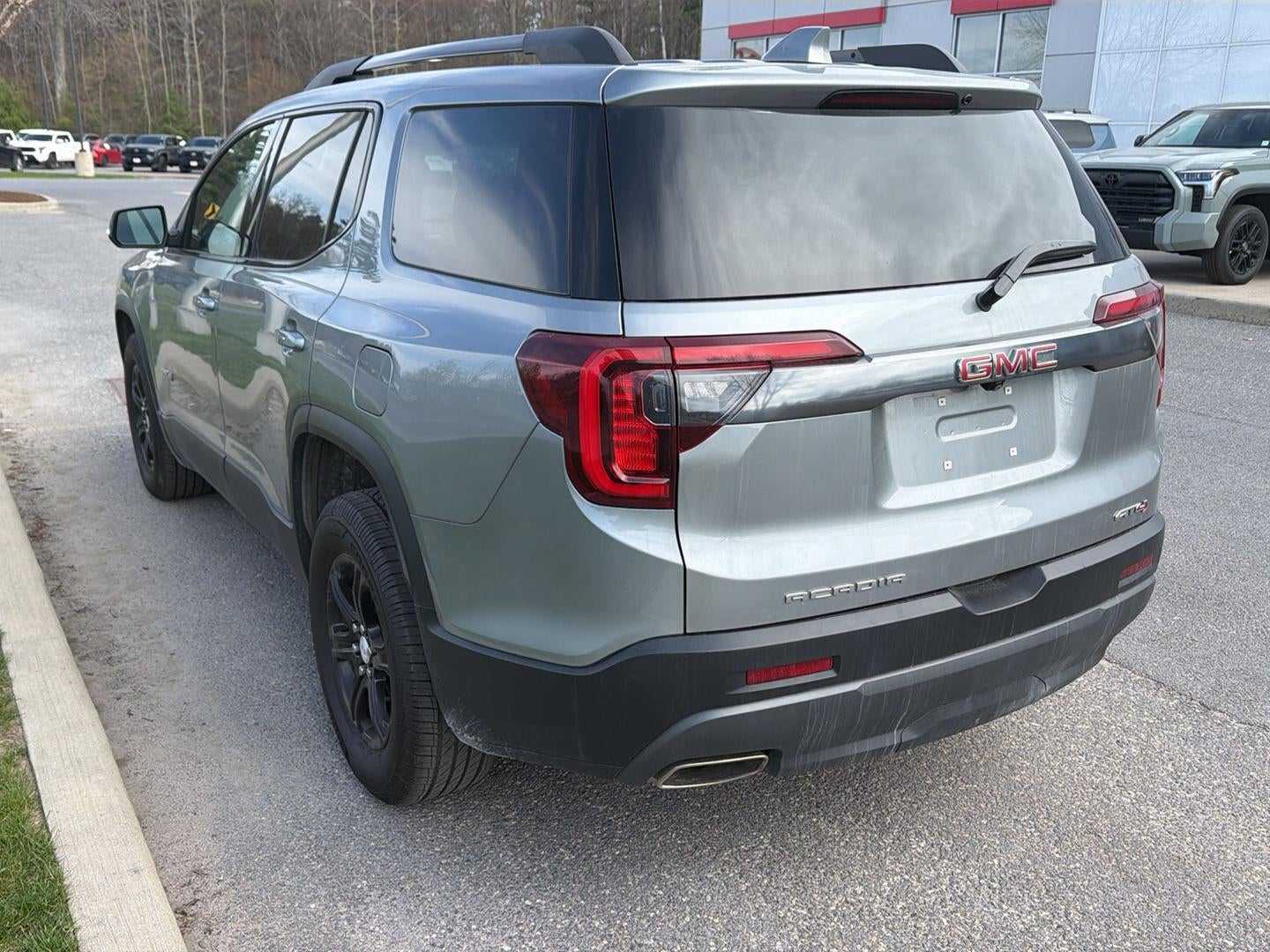 2023 GMC Acadia AT4