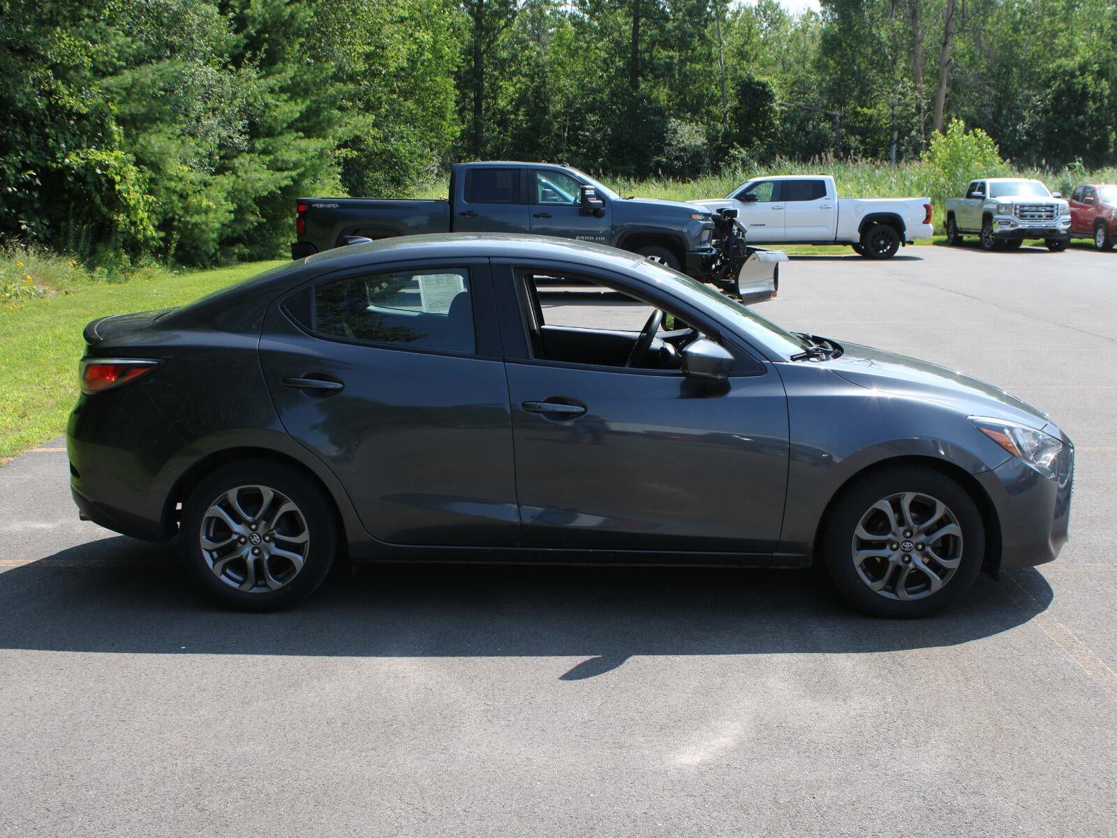 2019 Toyota Yaris Sedan LE