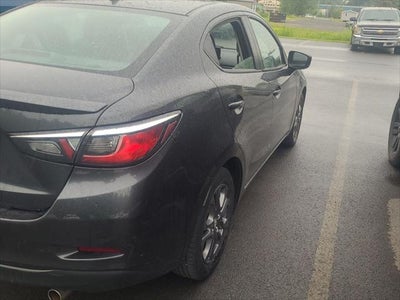 2019 Toyota Yaris Sedan LE