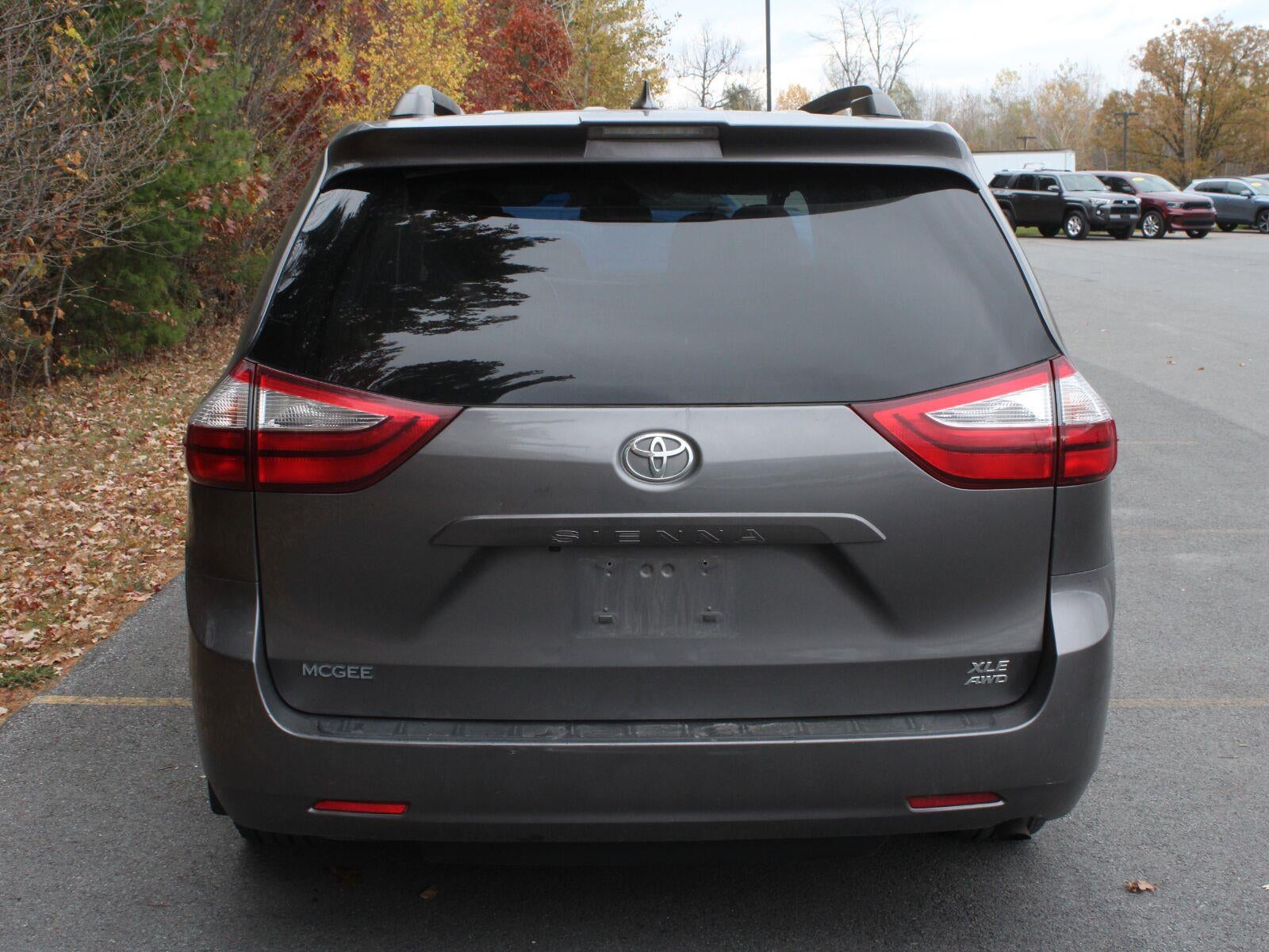 2019 Toyota Sienna XLE