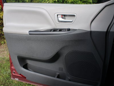 2017 Toyota Sienna LE