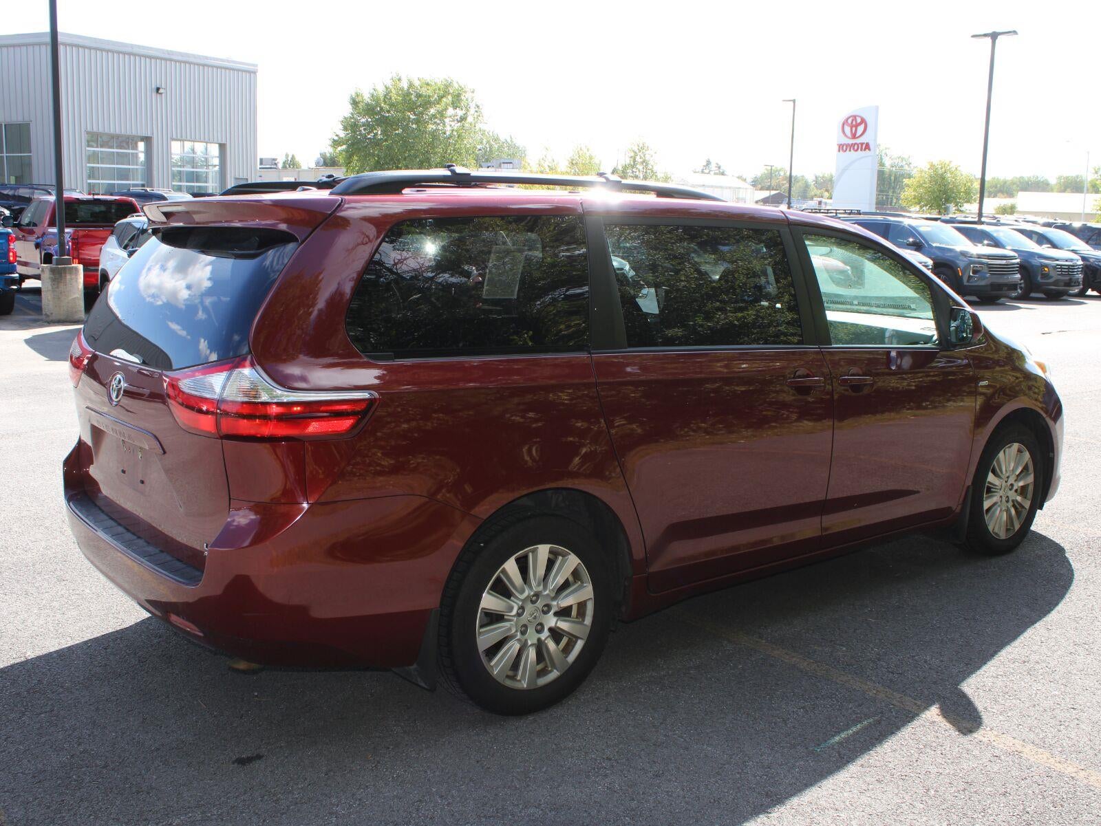 2017 Toyota Sienna LE