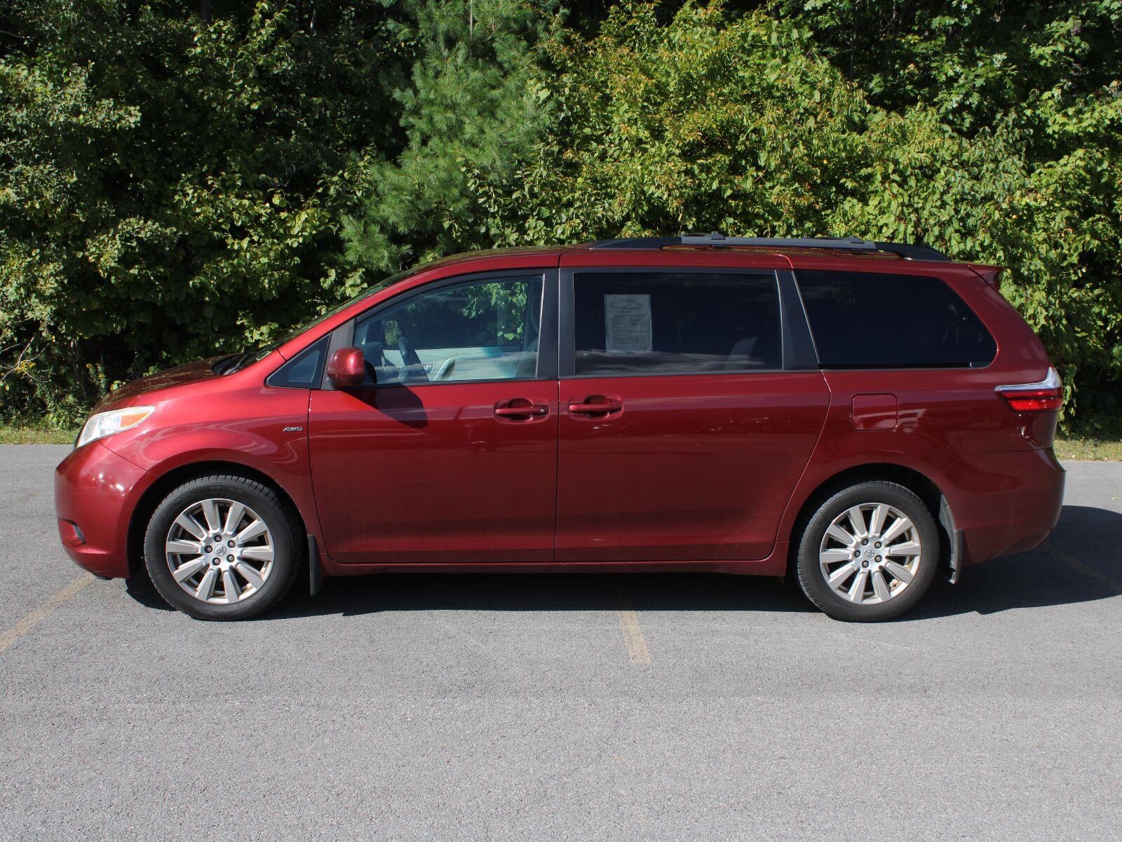 2017 Toyota Sienna LE
