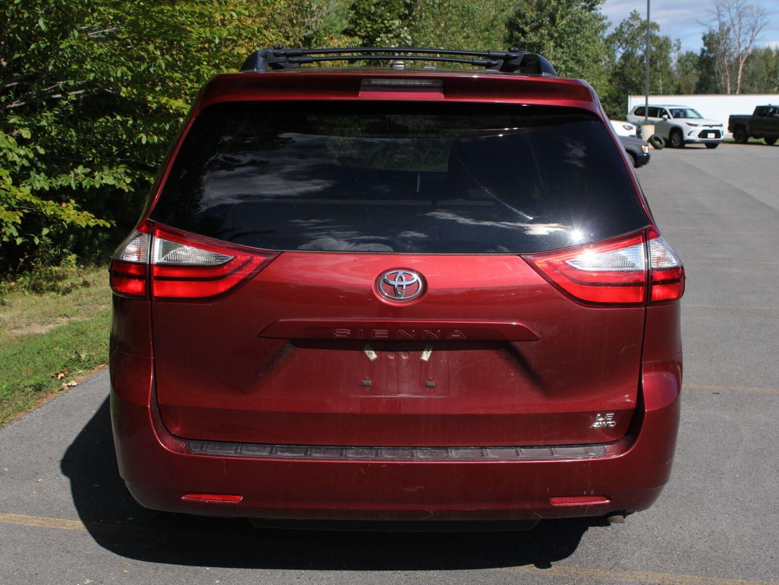 2017 Toyota Sienna LE