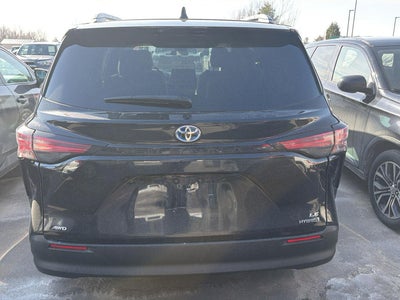 2022 Toyota Sienna LE