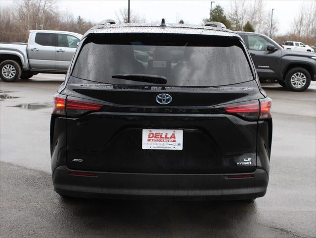2022 Toyota Sienna LE