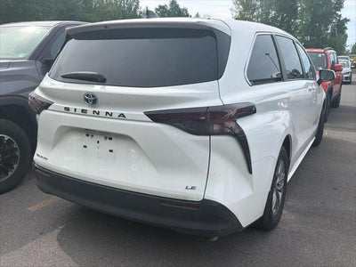 2025 Toyota Sienna LE
