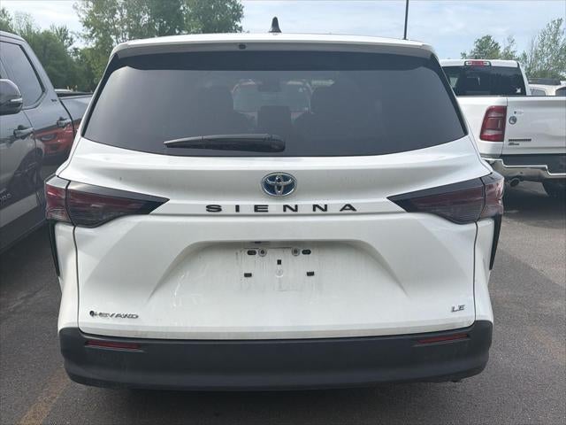 2025 Toyota Sienna LE