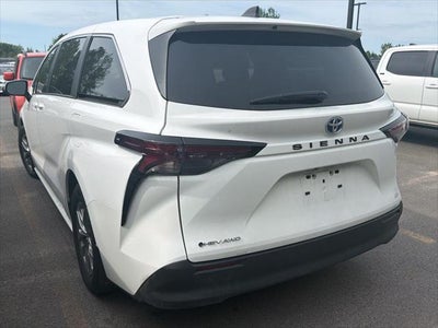 2025 Toyota Sienna LE