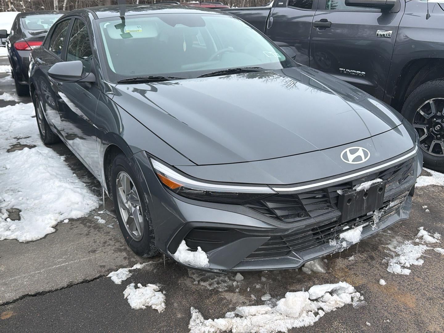 2024 Hyundai Elantra SE