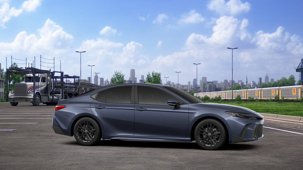 2026 Toyota Camry SE - Photo 13