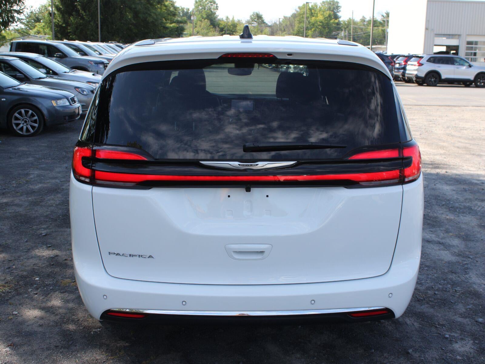 2026 Chrysler Pacifica Select