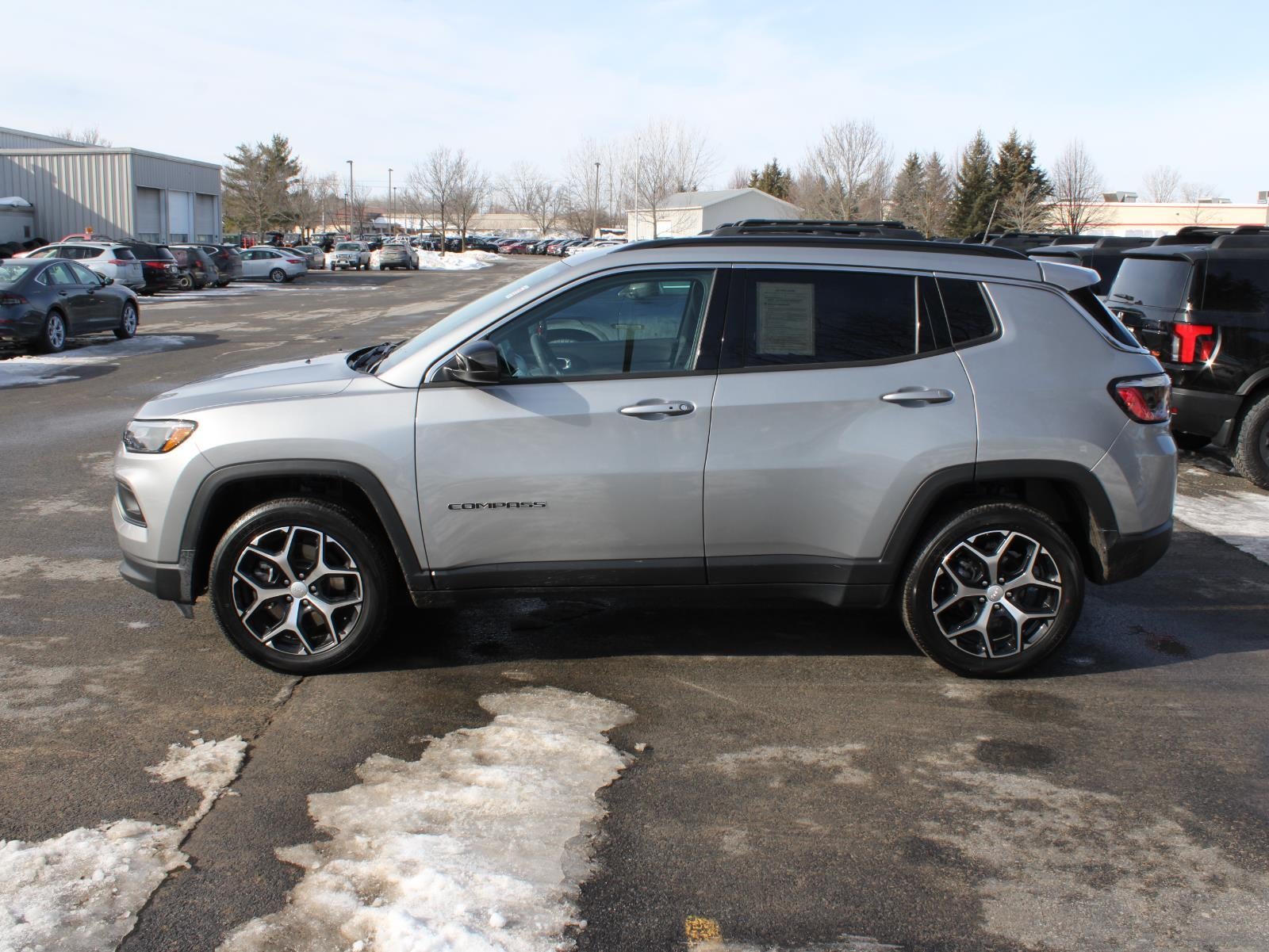 2024 Jeep Compass Latitude Four Wheel Drive 8-SPEED AUTOMATIC 8F30