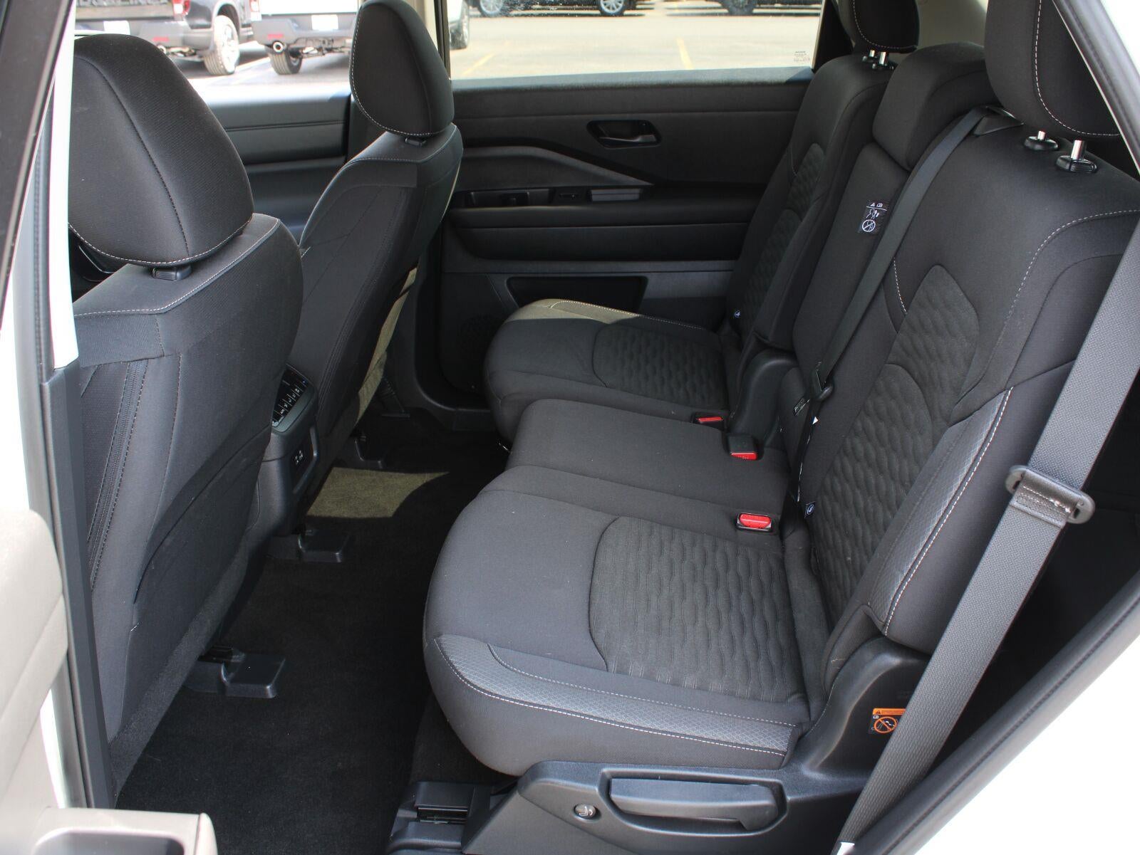 2025 Nissan Pathfinder SV Four Wheel Drive Automatic
