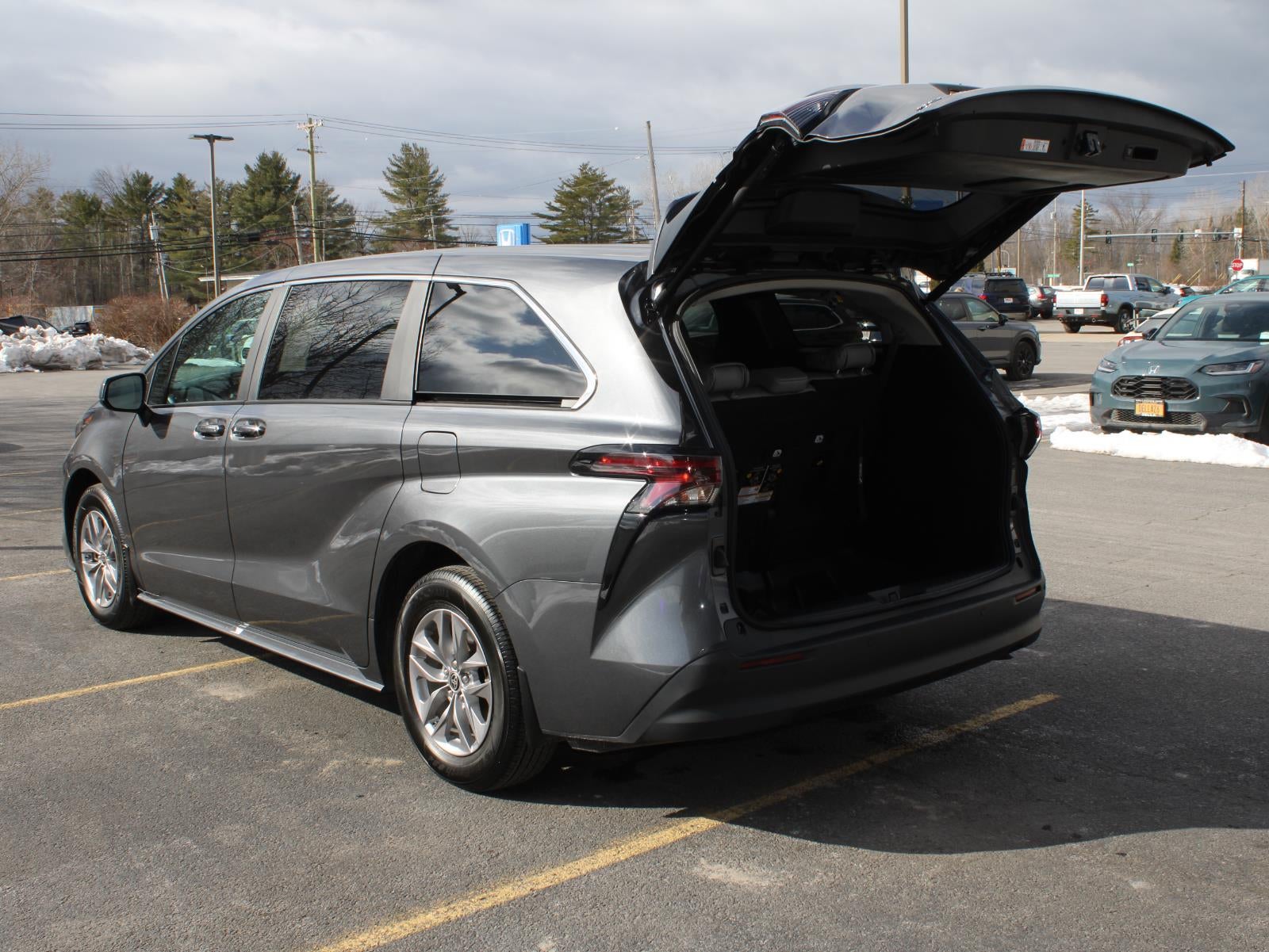 2025 Toyota Sienna XLE All Wheel Drive CVT