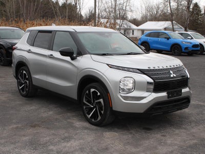 2022 Mitsubishi Outlander ES Front Wheel Drive CVT