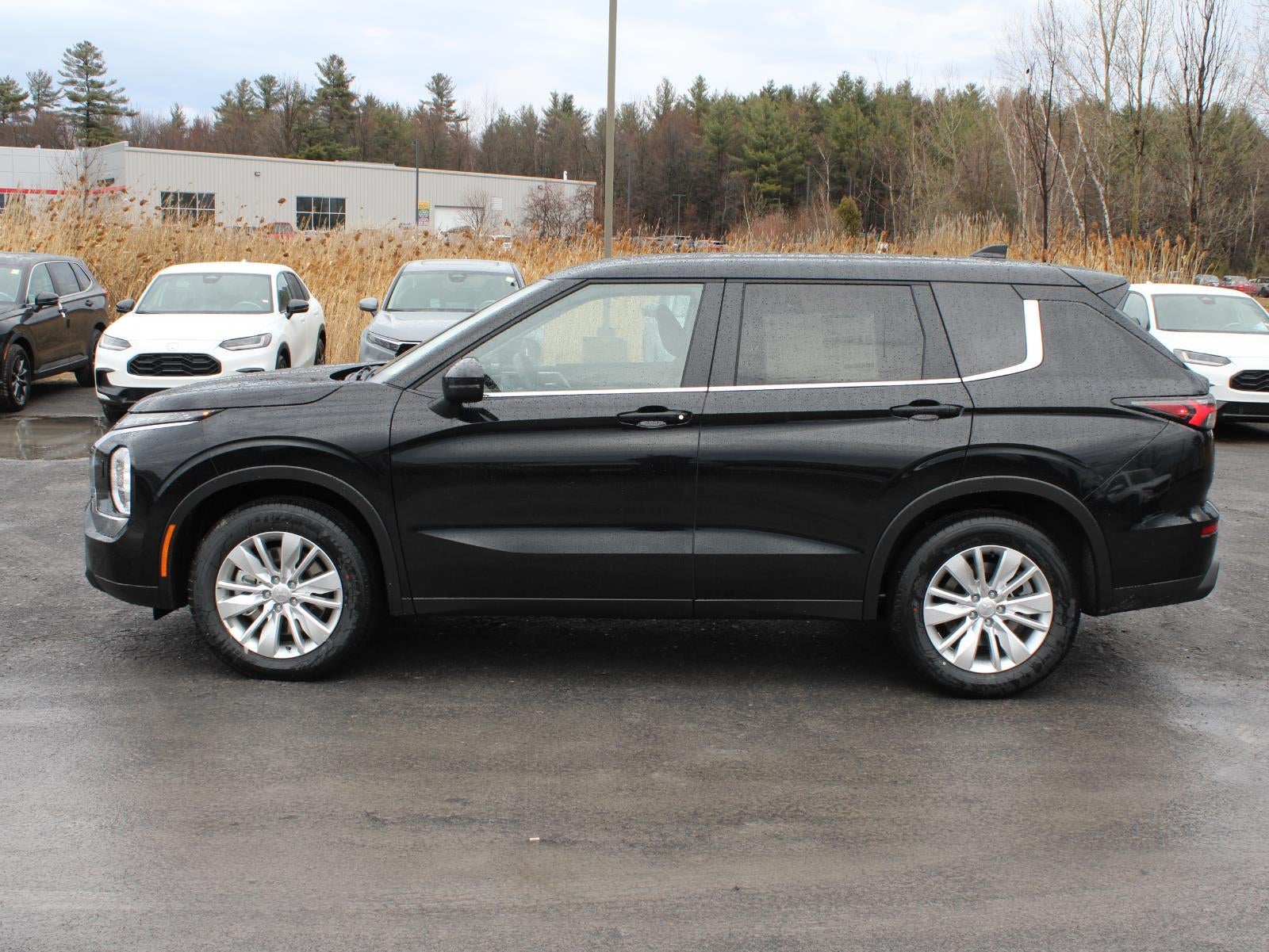 2026 Mitsubishi Outlander ES