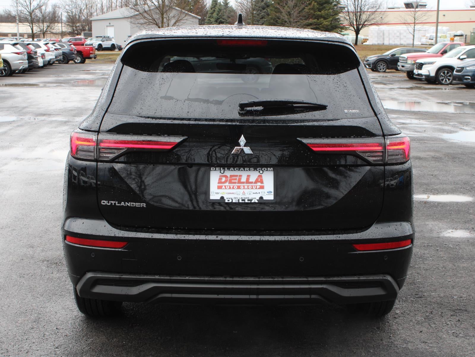 2026 Mitsubishi Outlander ES