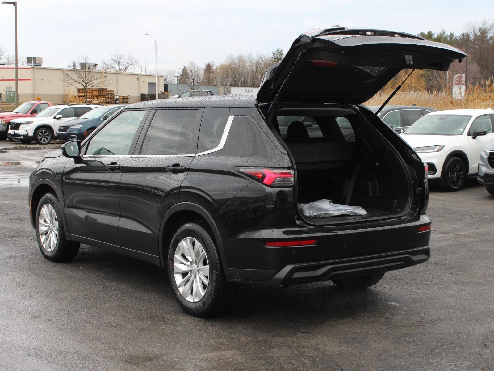 2026 Mitsubishi Outlander ES