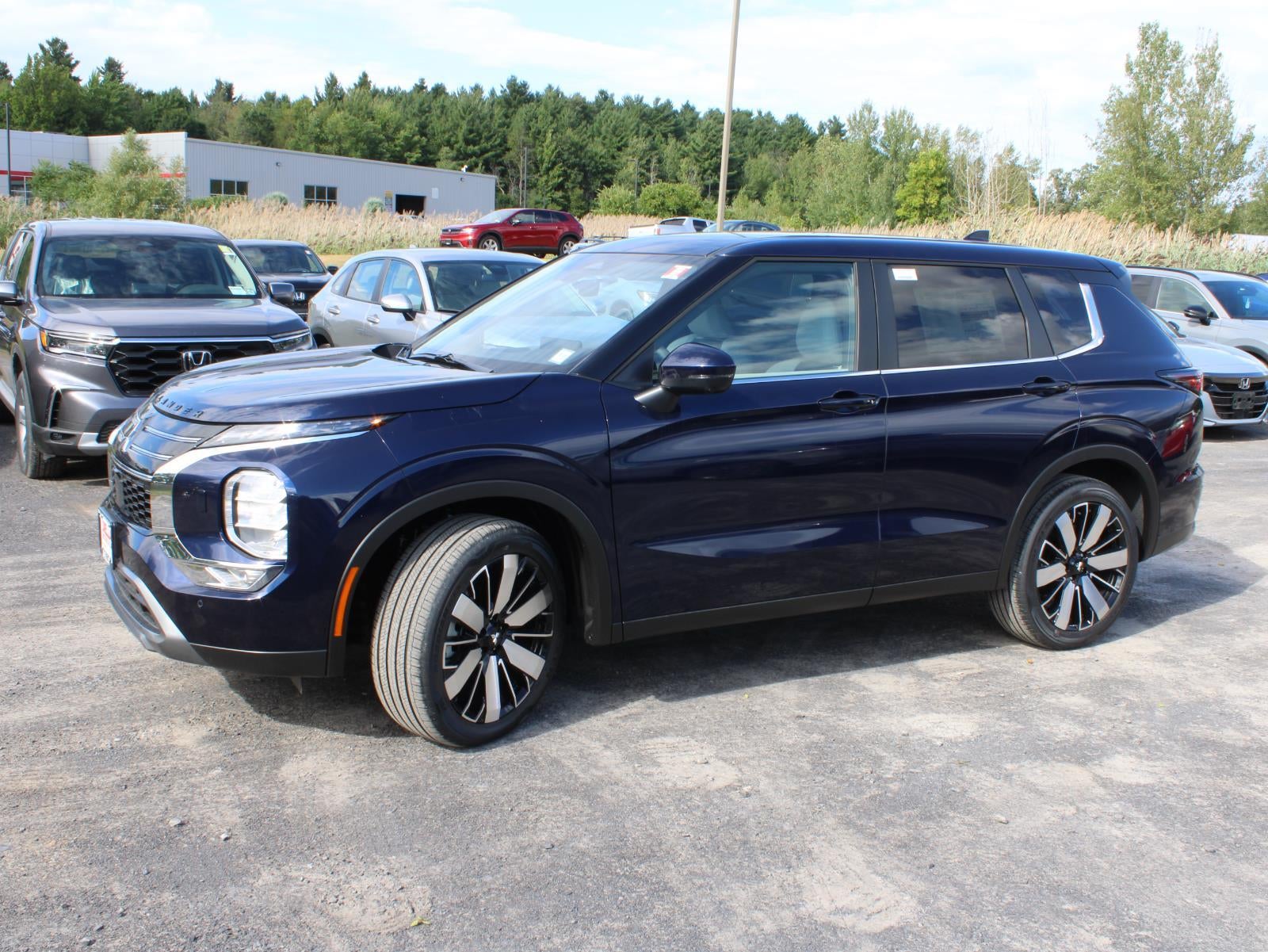 2025 Mitsubishi Outlander SE