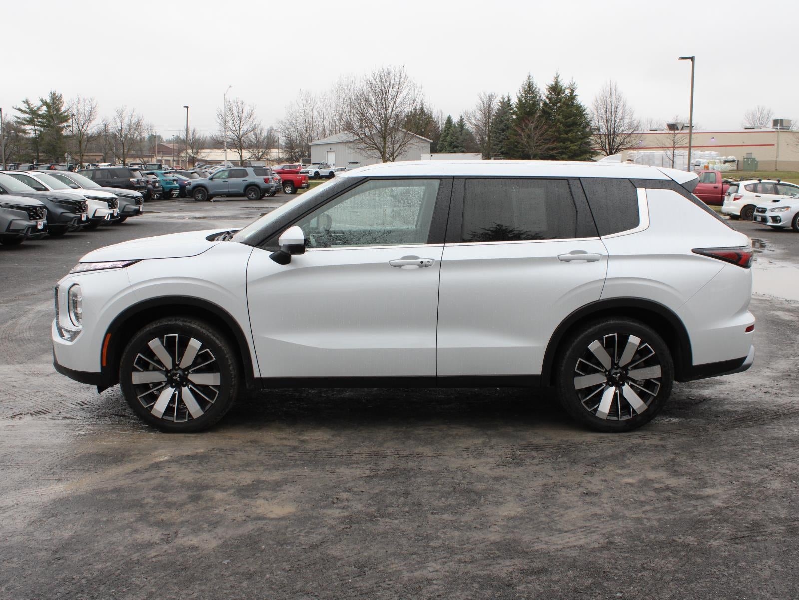 2025 Mitsubishi Outlander SE