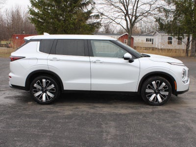 2025 Mitsubishi Outlander SE