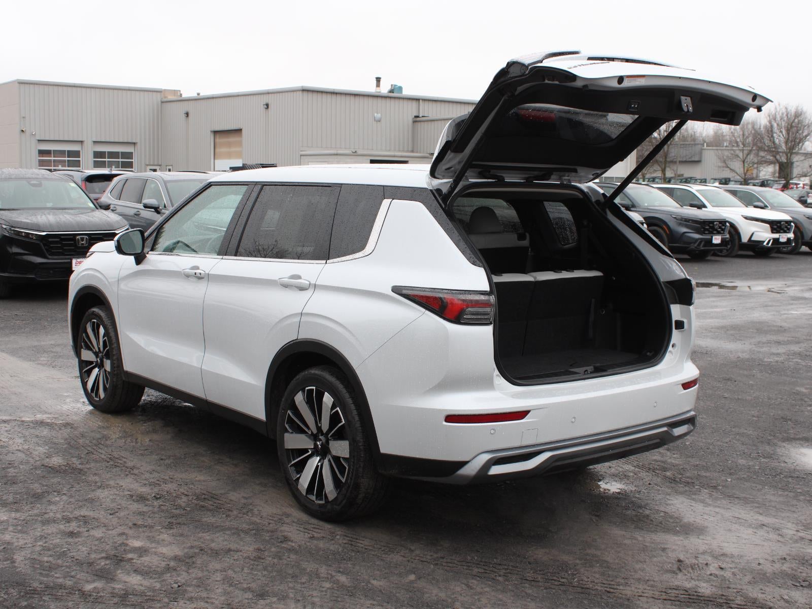 2025 Mitsubishi Outlander SE