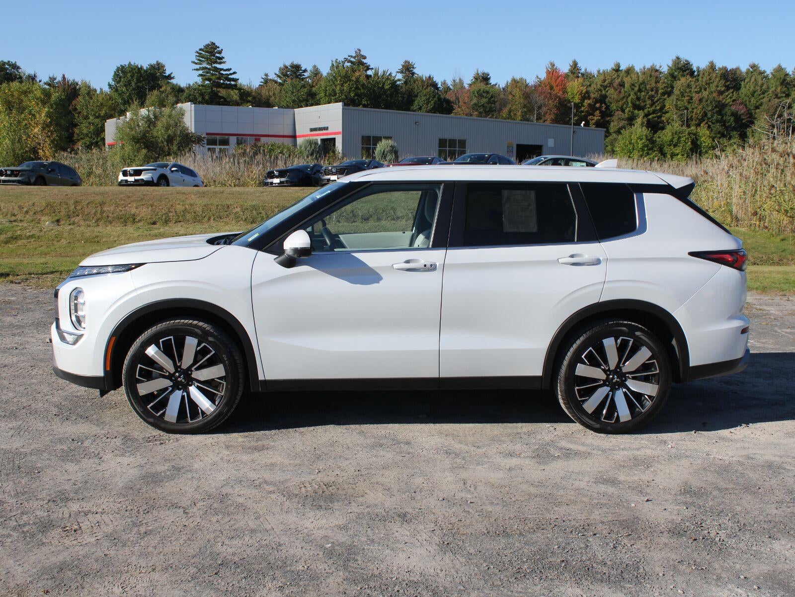 2025 Mitsubishi Outlander SE