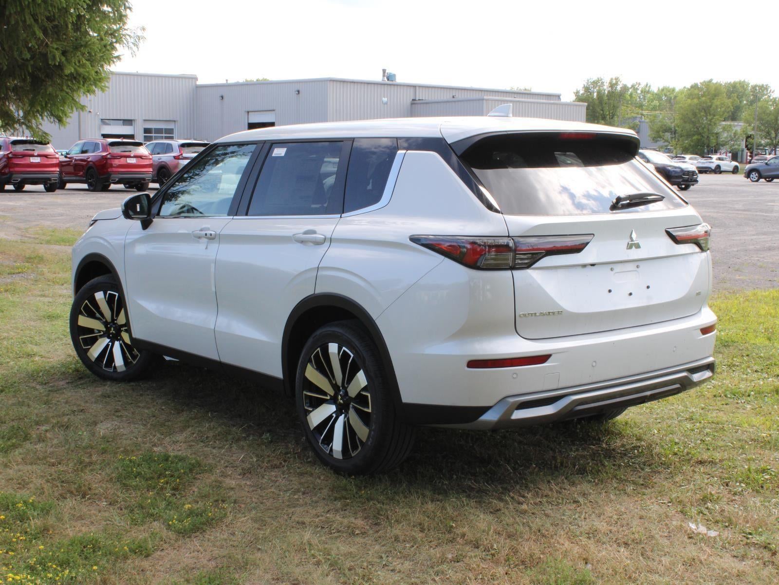 2025 Mitsubishi Outlander SE