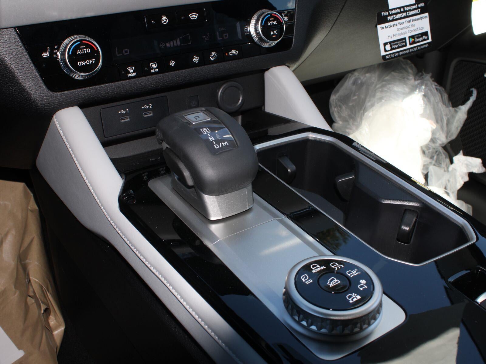 2026 Mitsubishi Outlander SE