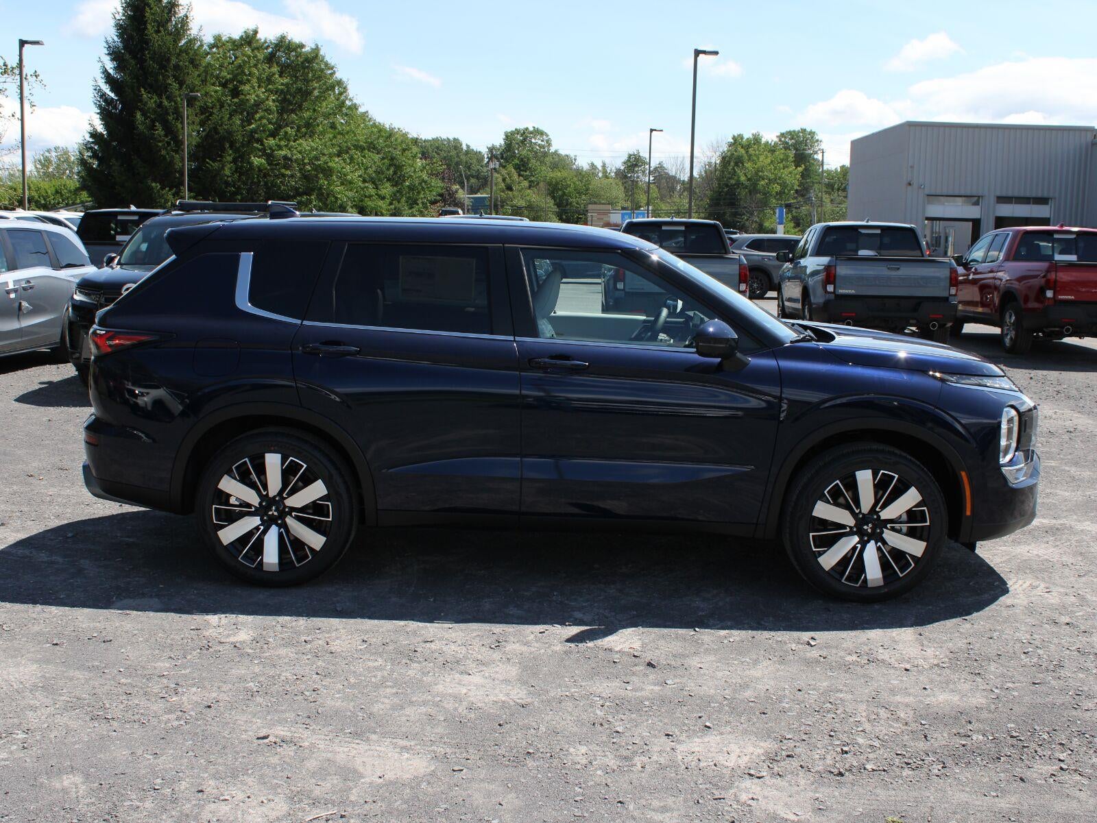 2026 Mitsubishi Outlander SE