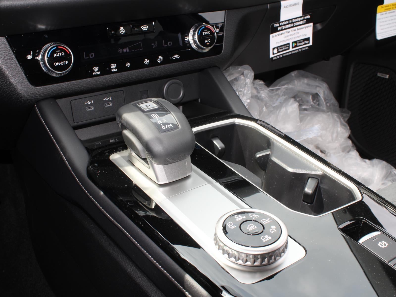 2026 Mitsubishi Outlander LE