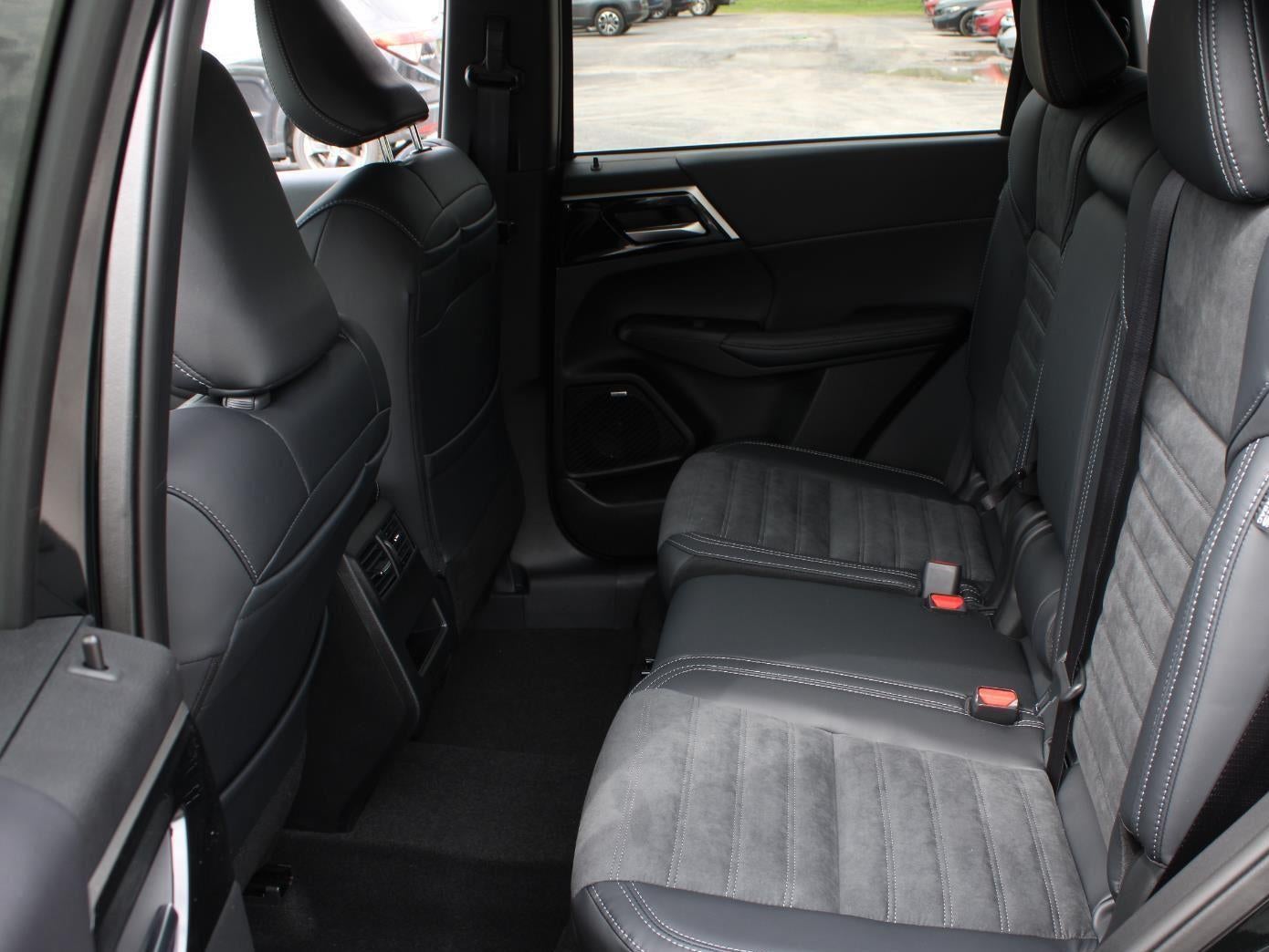 2026 Mitsubishi Outlander LE