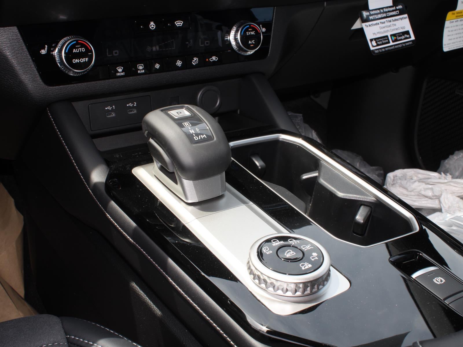 2026 Mitsubishi Outlander LE
