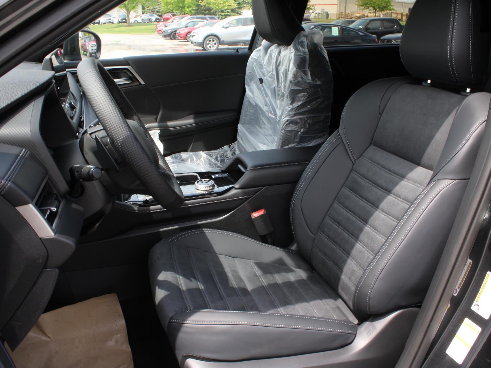 2026 Mitsubishi Outlander LE