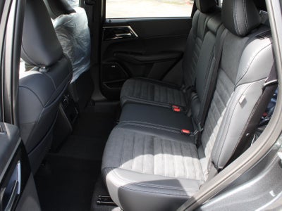 2026 Mitsubishi Outlander LE