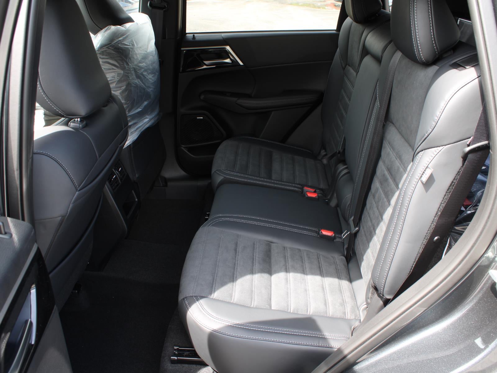 2026 Mitsubishi Outlander LE
