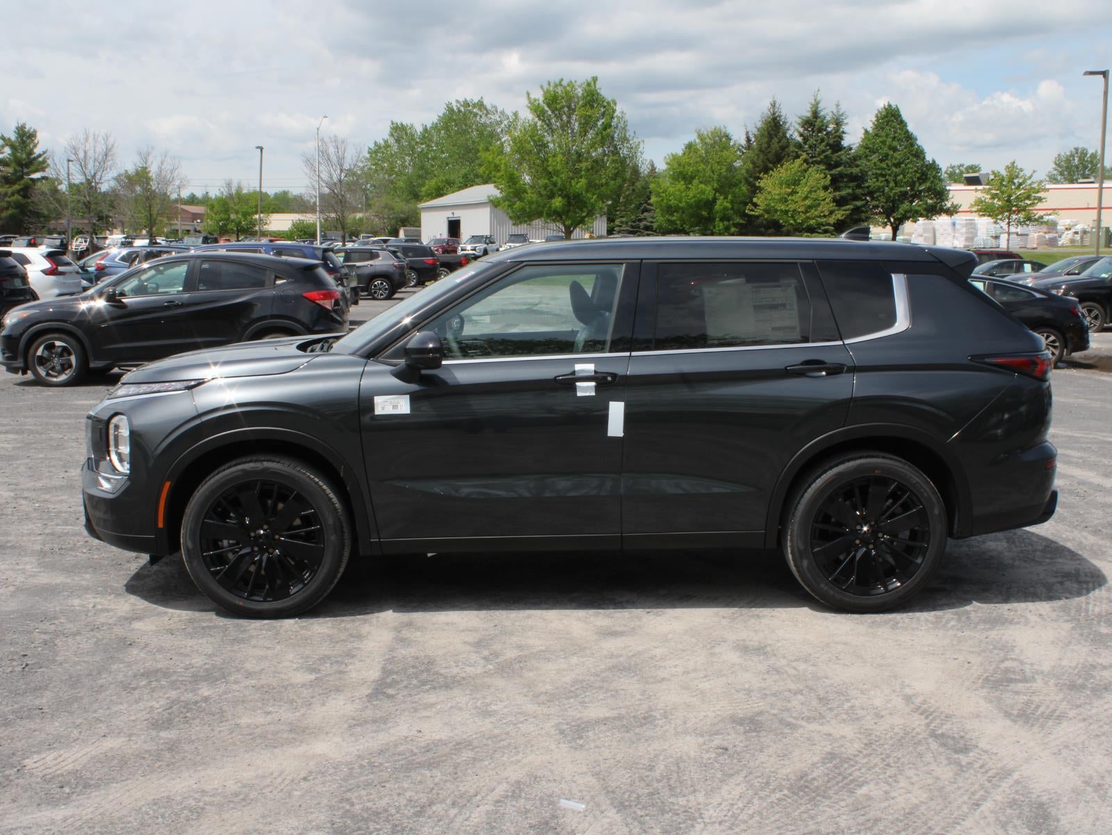 2026 Mitsubishi Outlander LE
