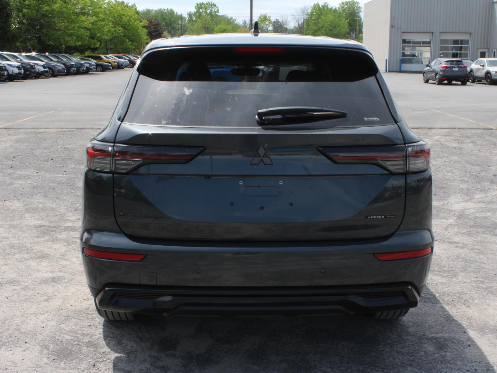 2026 Mitsubishi Outlander LE