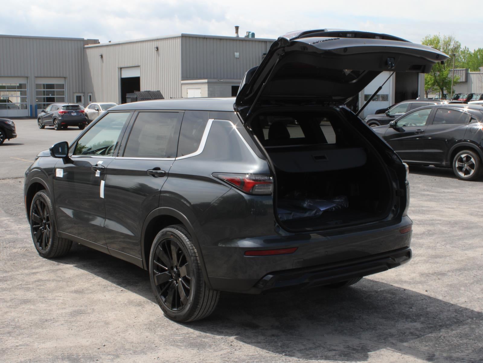 2026 Mitsubishi Outlander LE