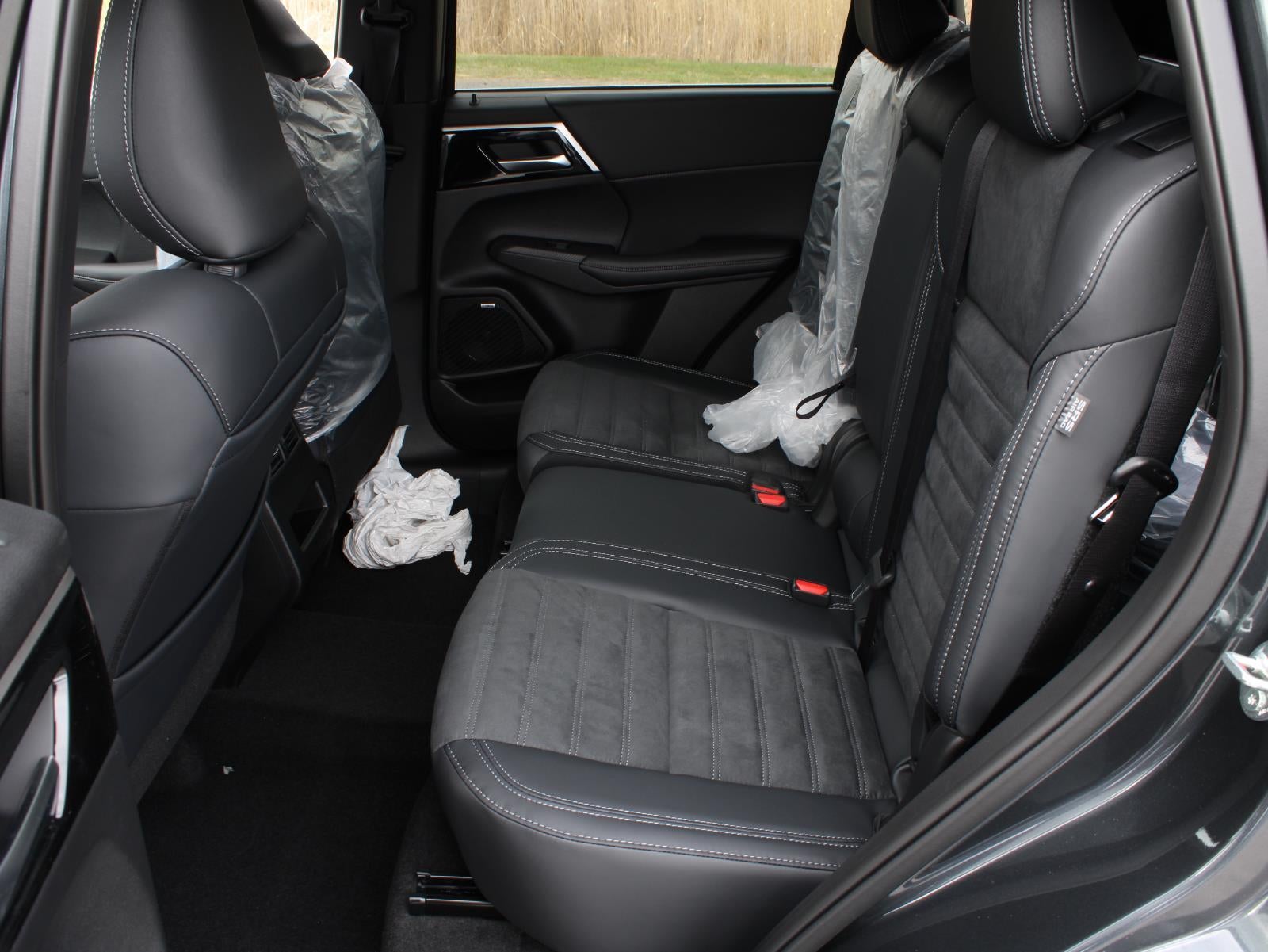 2026 Mitsubishi Outlander LE