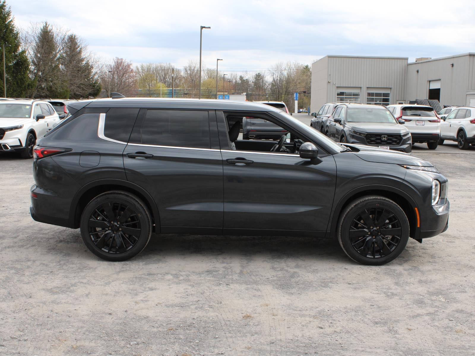 2026 Mitsubishi Outlander LE