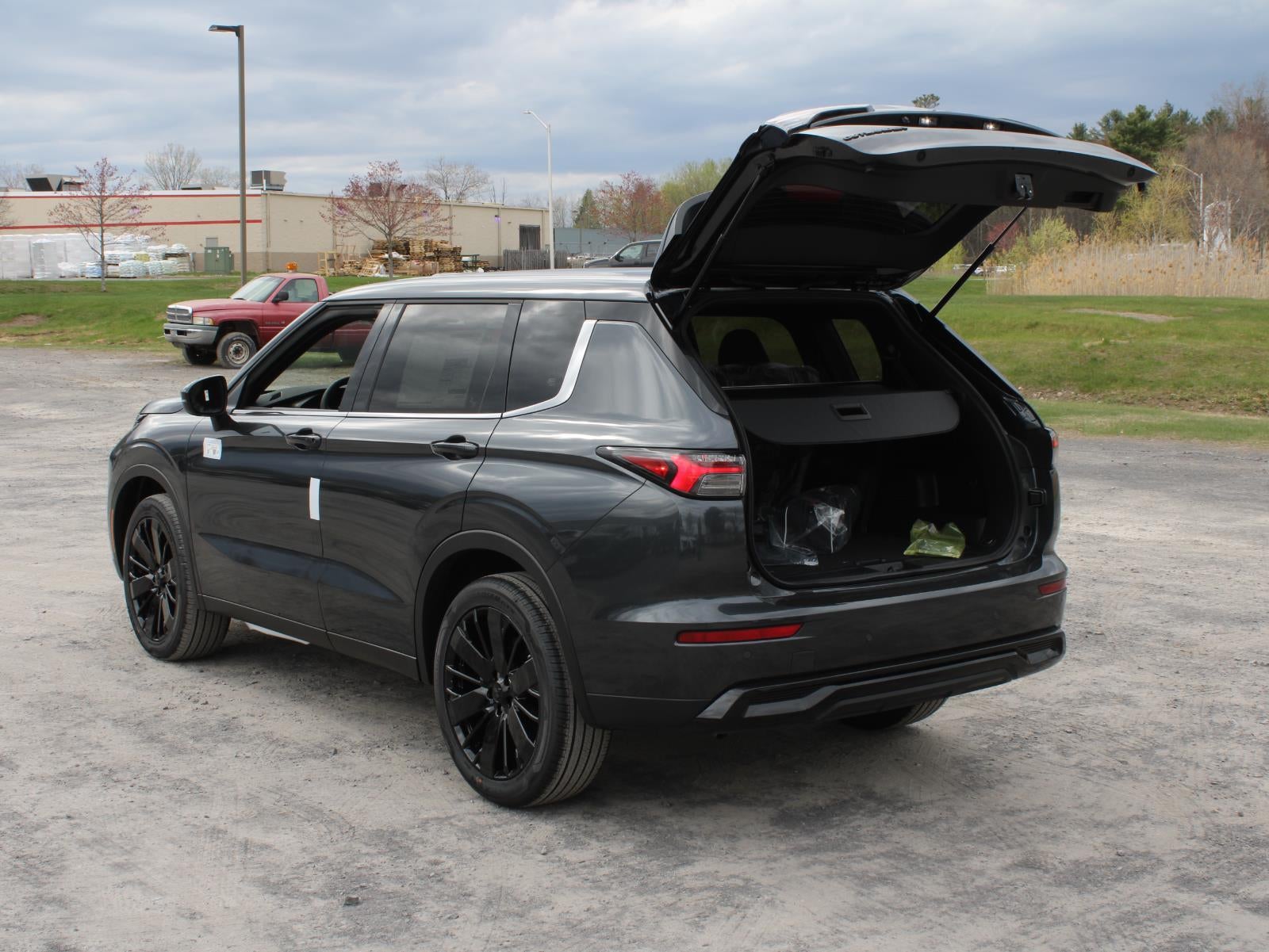2026 Mitsubishi Outlander LE