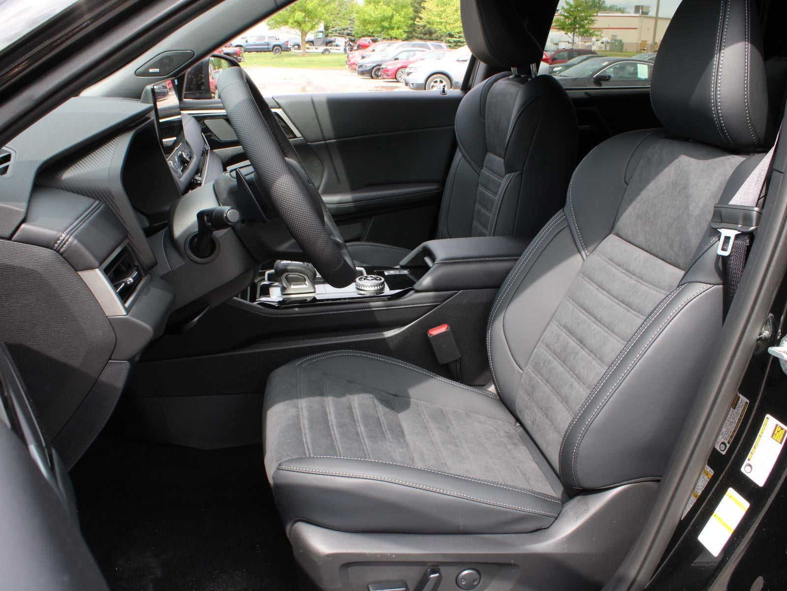 2026 Mitsubishi Outlander LE